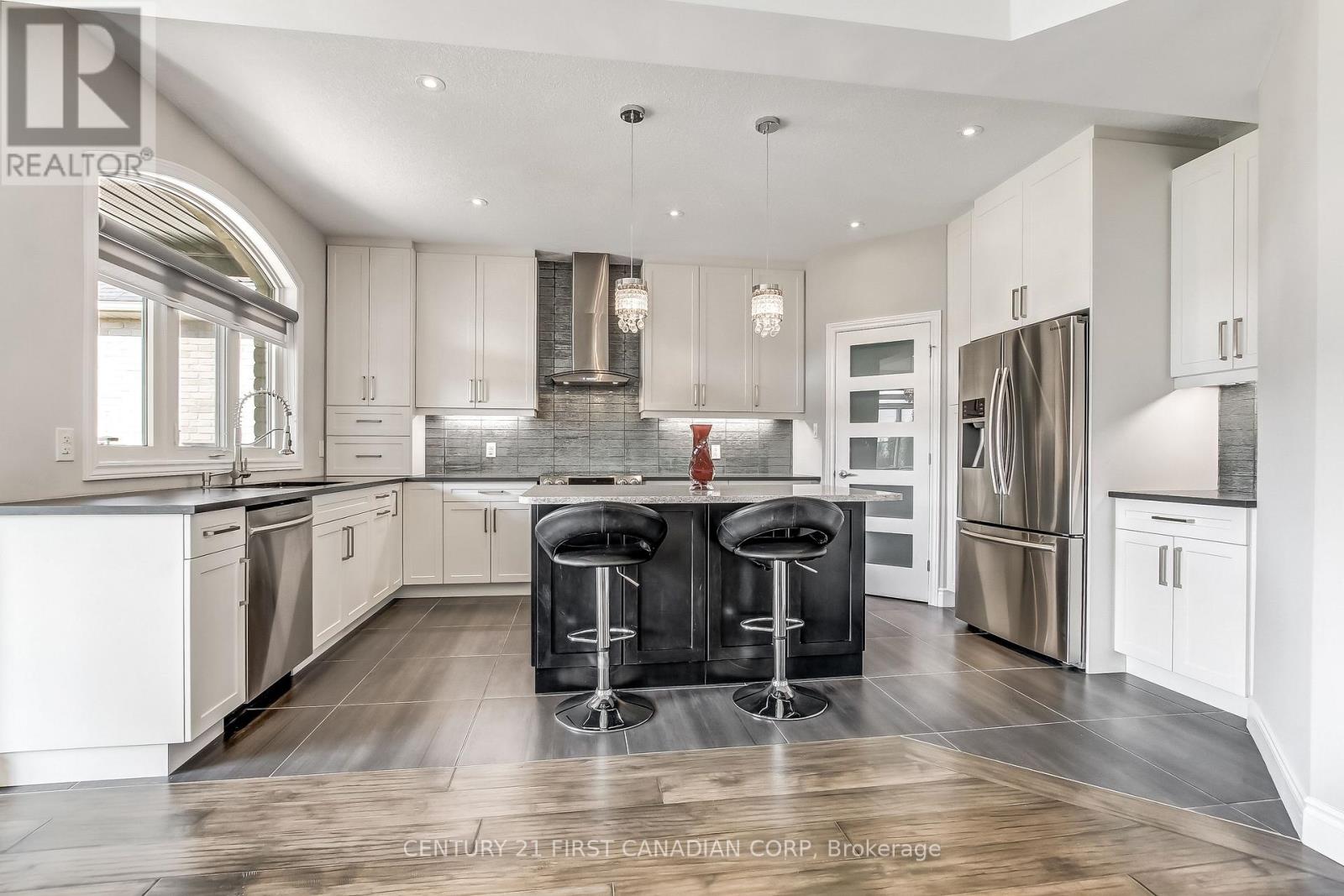 783 HICKORYRIDGE COMMON - 11
