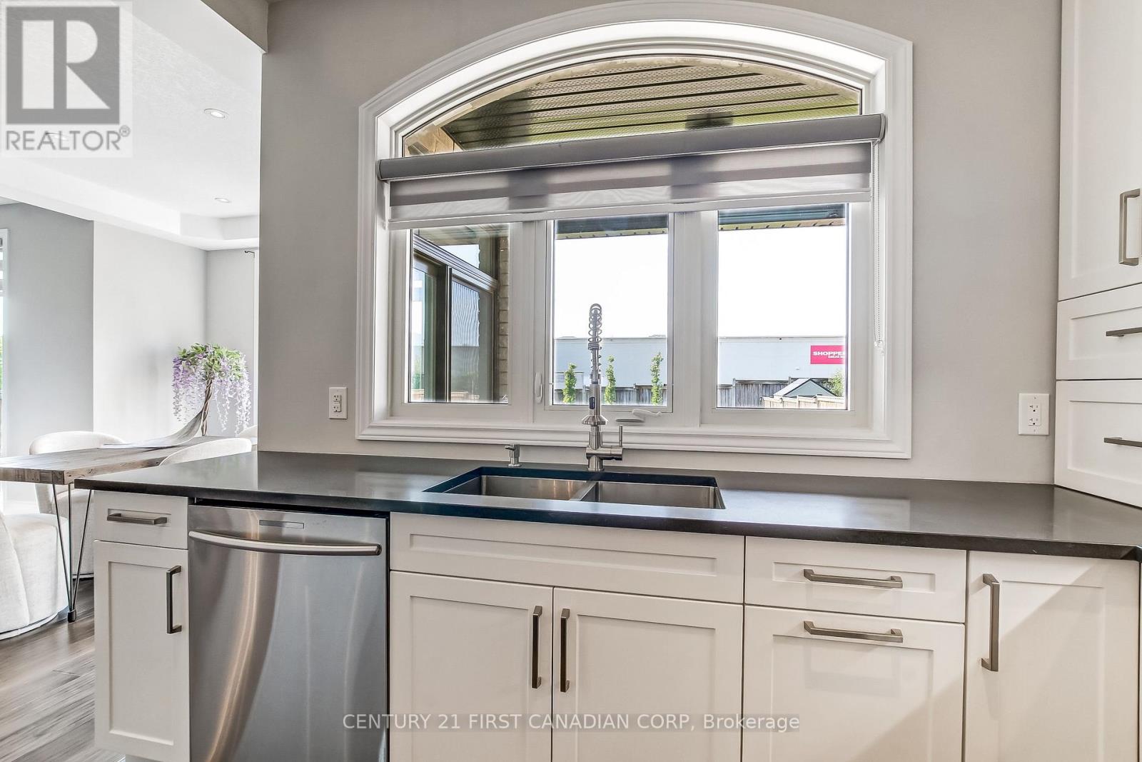 783 HICKORYRIDGE COMMON - 13