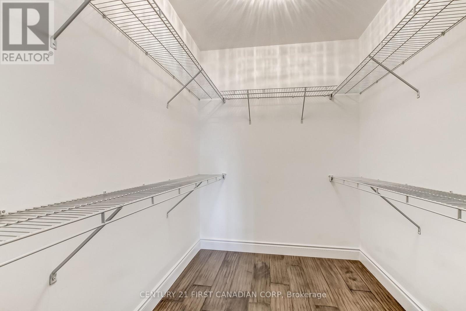 783 HICKORYRIDGE COMMON - 16