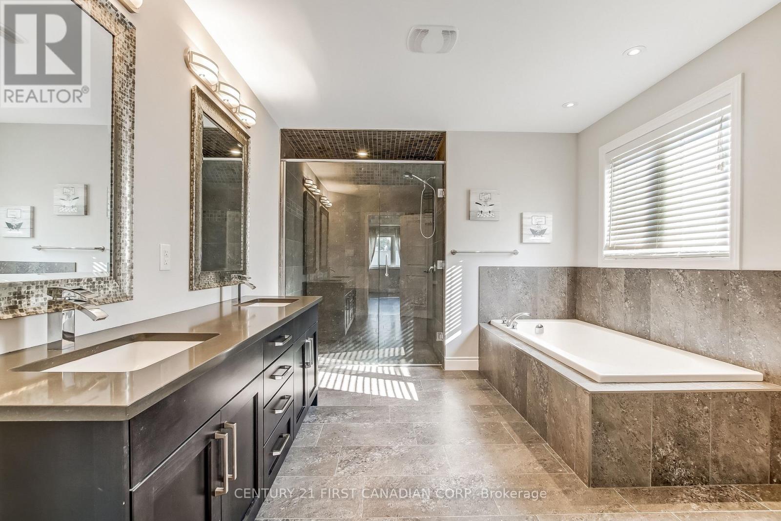 783 HICKORYRIDGE COMMON - 17