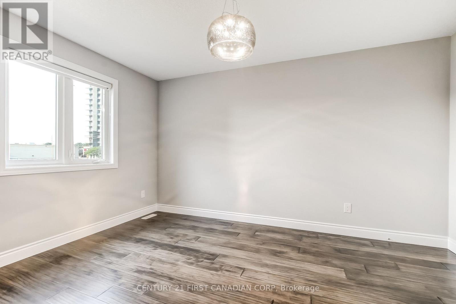 783 HICKORYRIDGE COMMON - 21