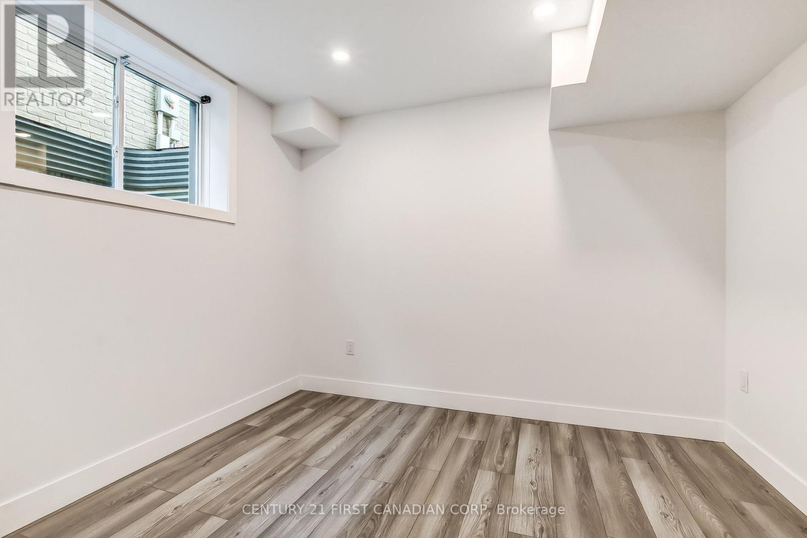 783 HICKORYRIDGE COMMON - 27