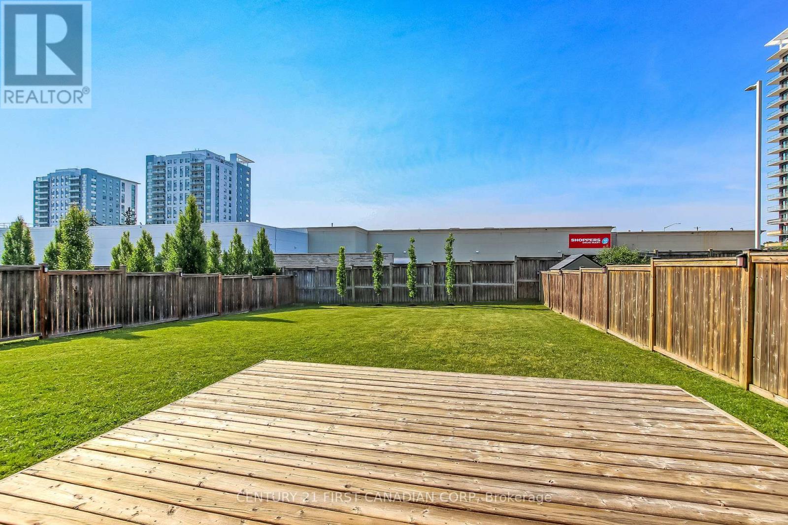 783 HICKORYRIDGE COMMON - 28