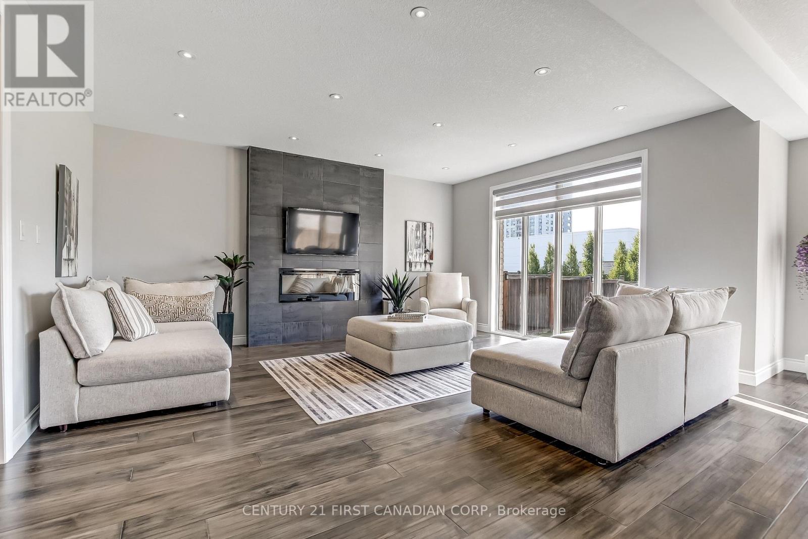 783 HICKORYRIDGE COMMON - 9