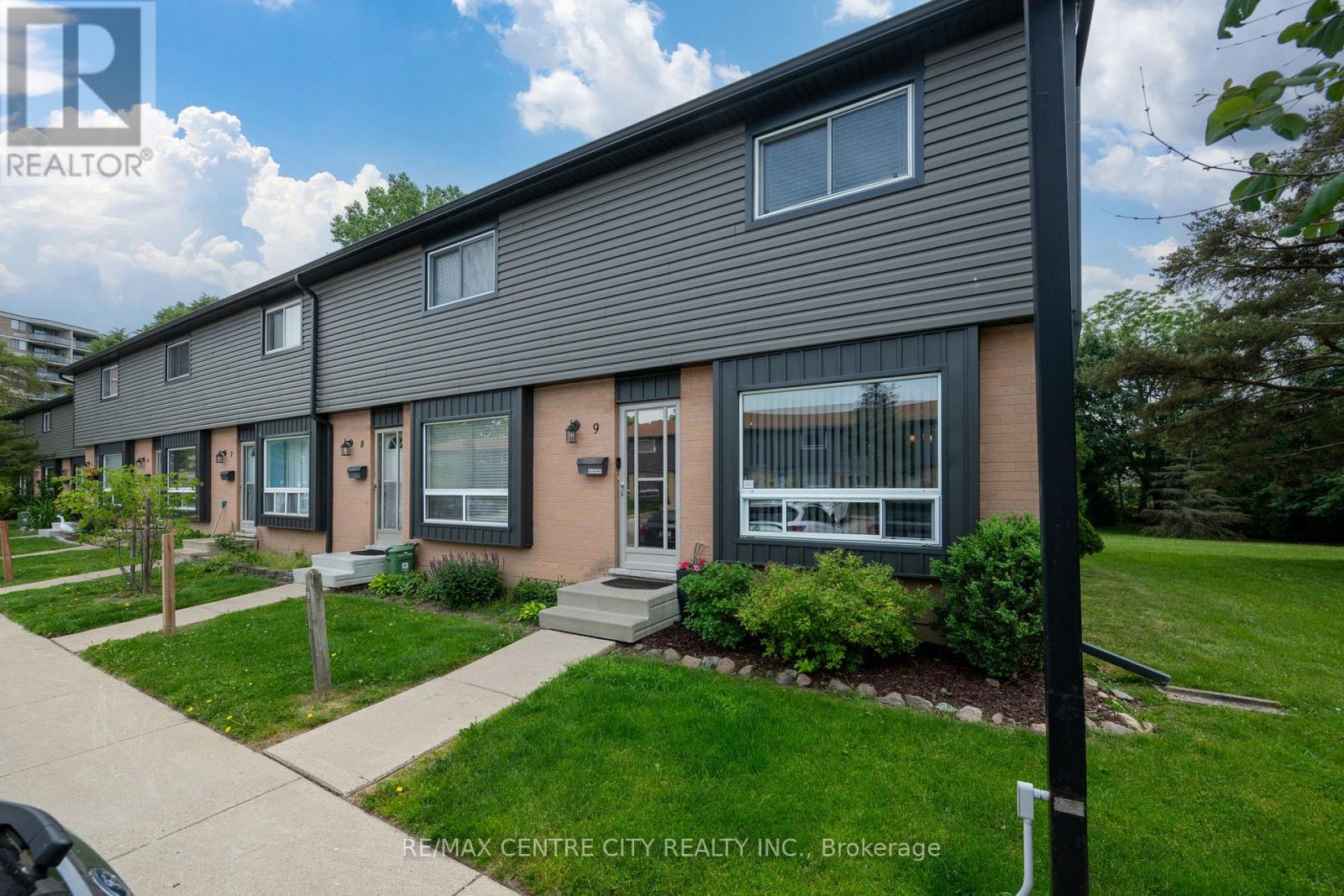 #9 475 SANDRINGHAM CRESCENT - 1