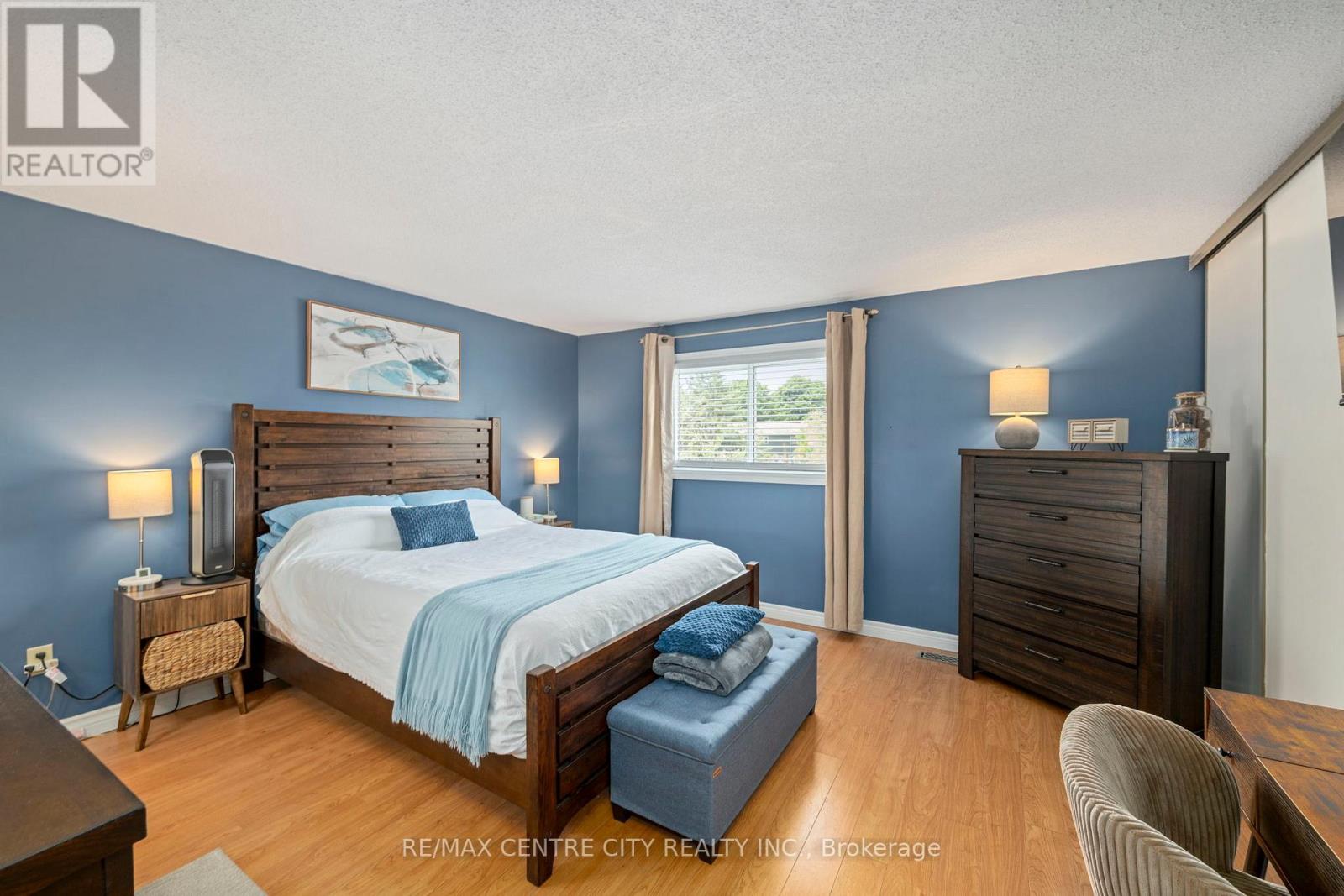 #9 475 SANDRINGHAM CRESCENT - 16