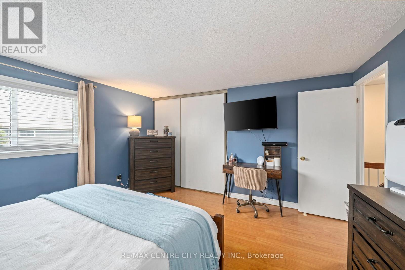 #9 475 SANDRINGHAM CRESCENT - 17