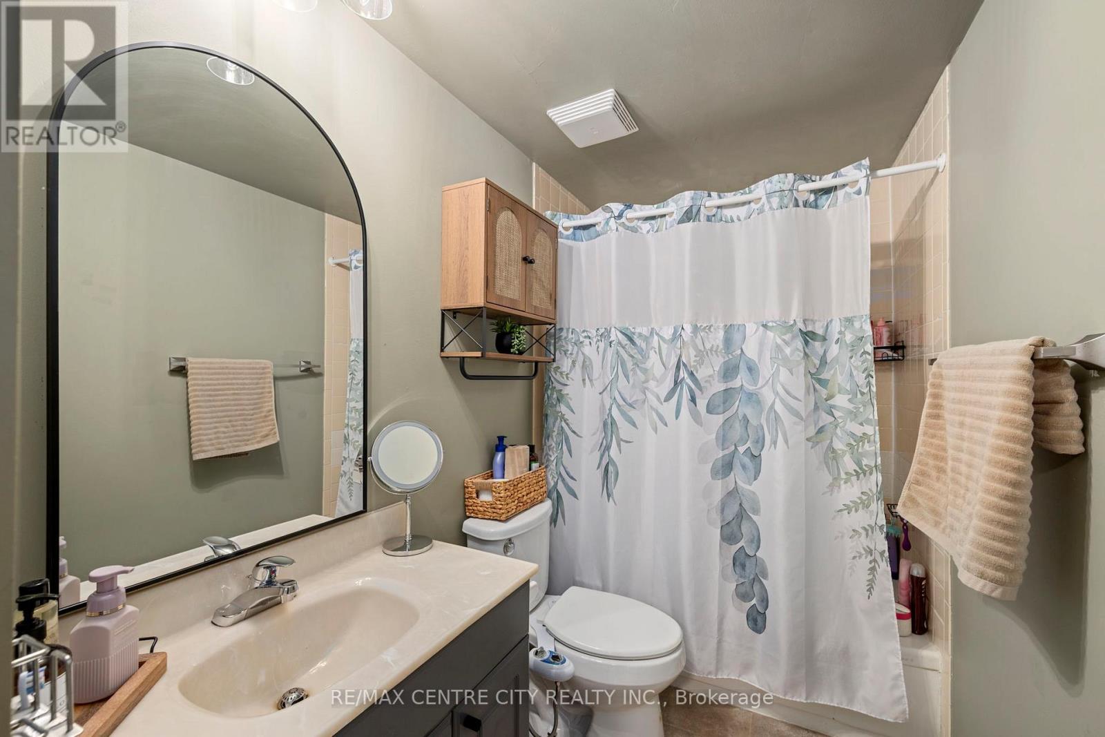 #9 475 SANDRINGHAM CRESCENT - 19
