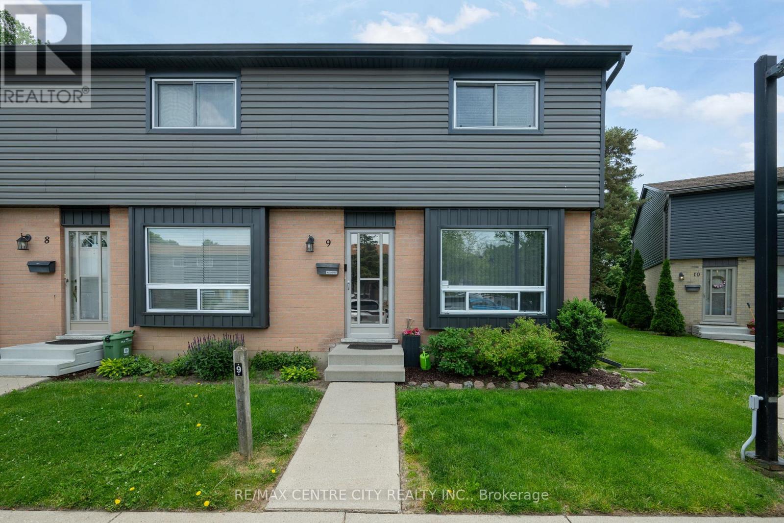 #9 475 SANDRINGHAM CRESCENT - 2