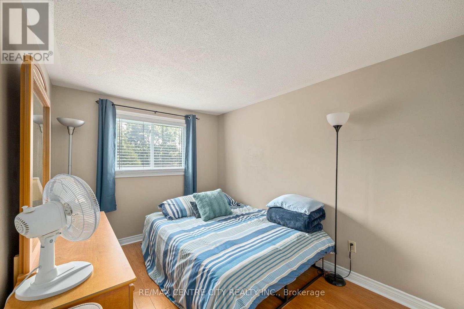 #9 475 SANDRINGHAM CRESCENT - 20
