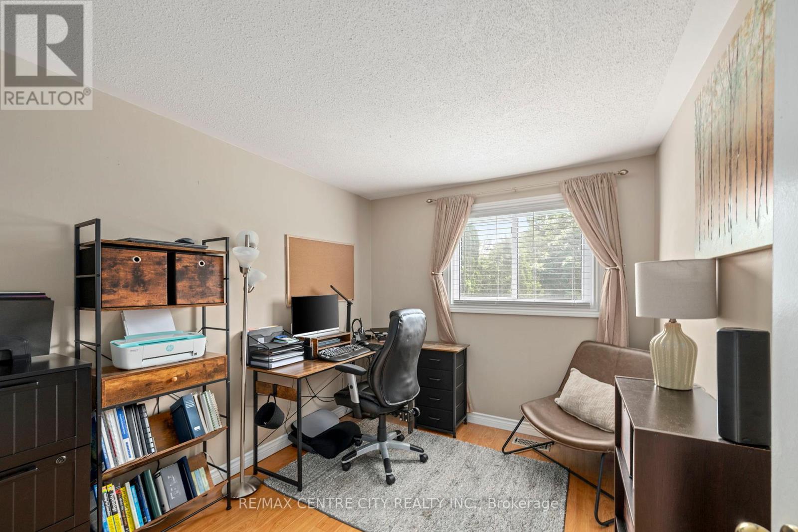 #9 475 SANDRINGHAM CRESCENT - 22