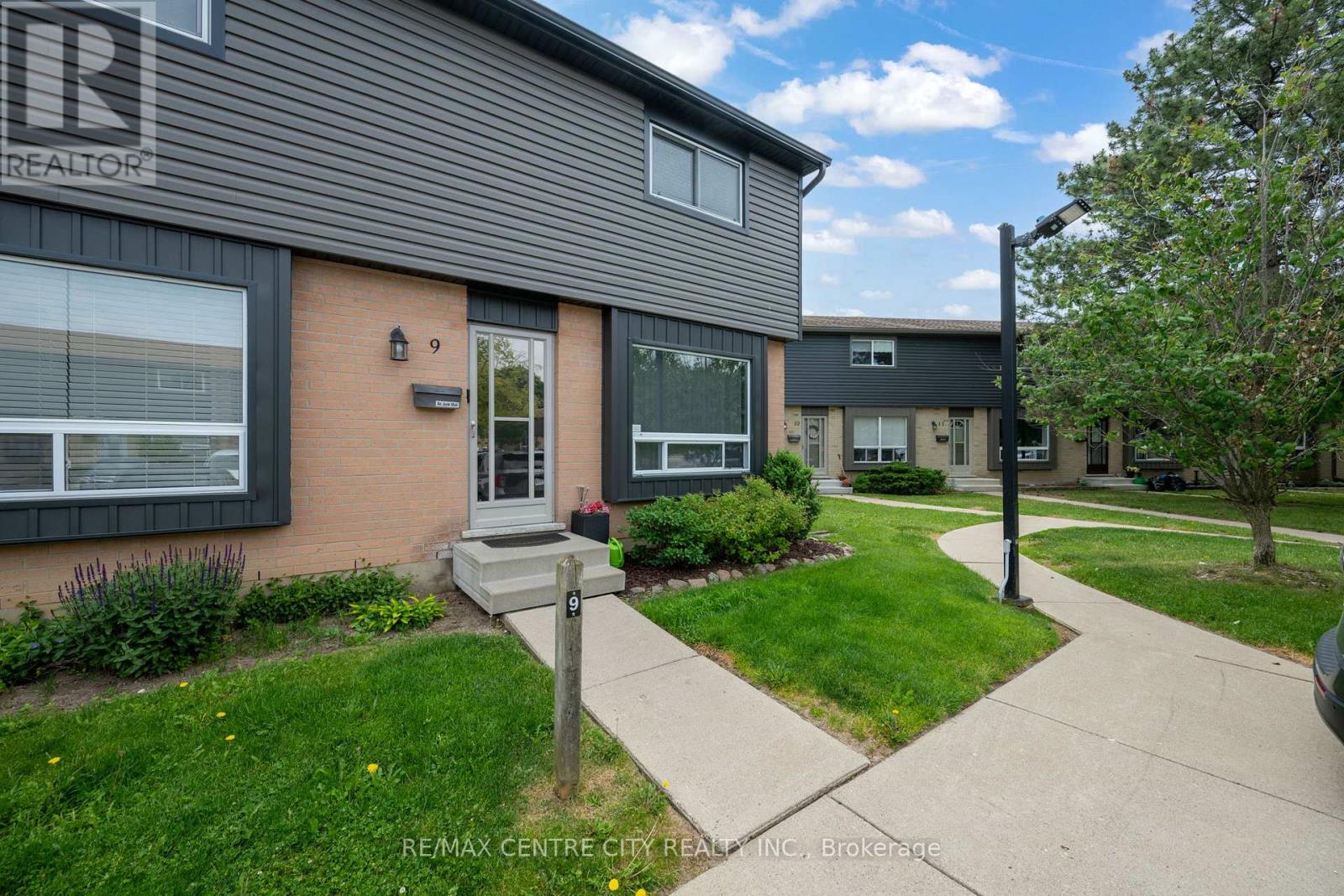 #9 475 SANDRINGHAM CRESCENT - 3
