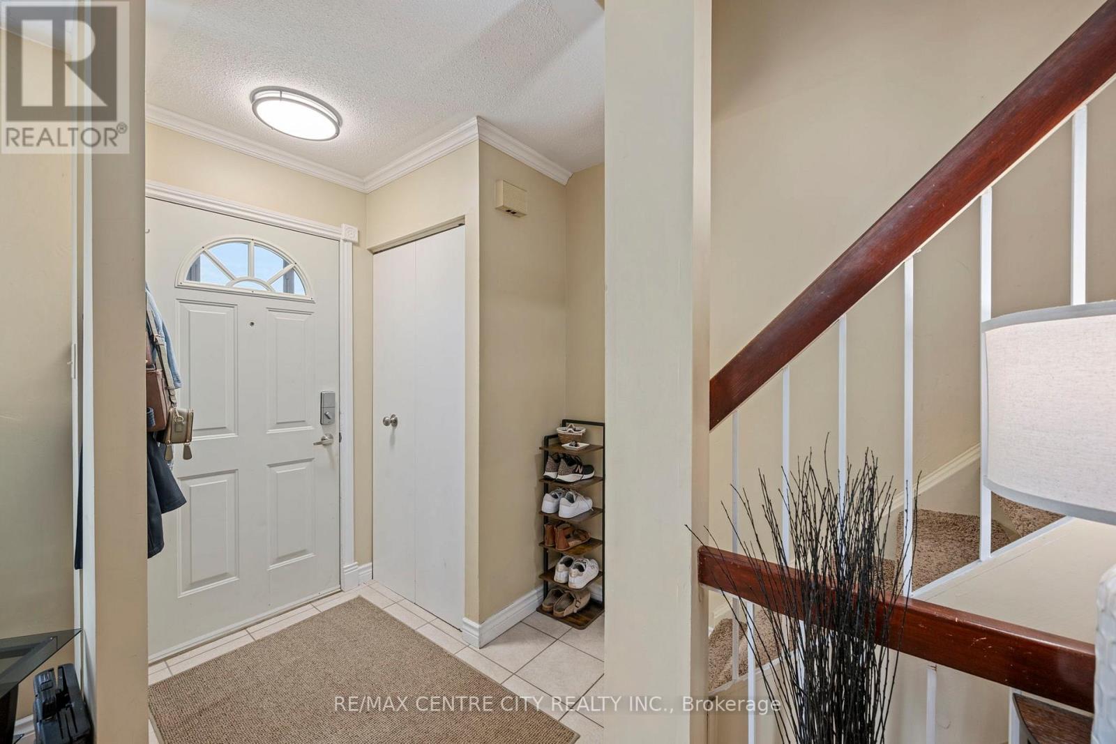#9 475 SANDRINGHAM CRESCENT - 4