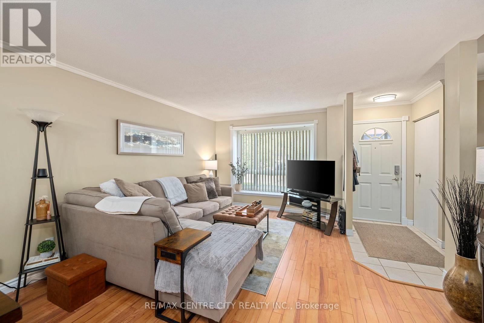 #9 475 SANDRINGHAM CRESCENT - 5