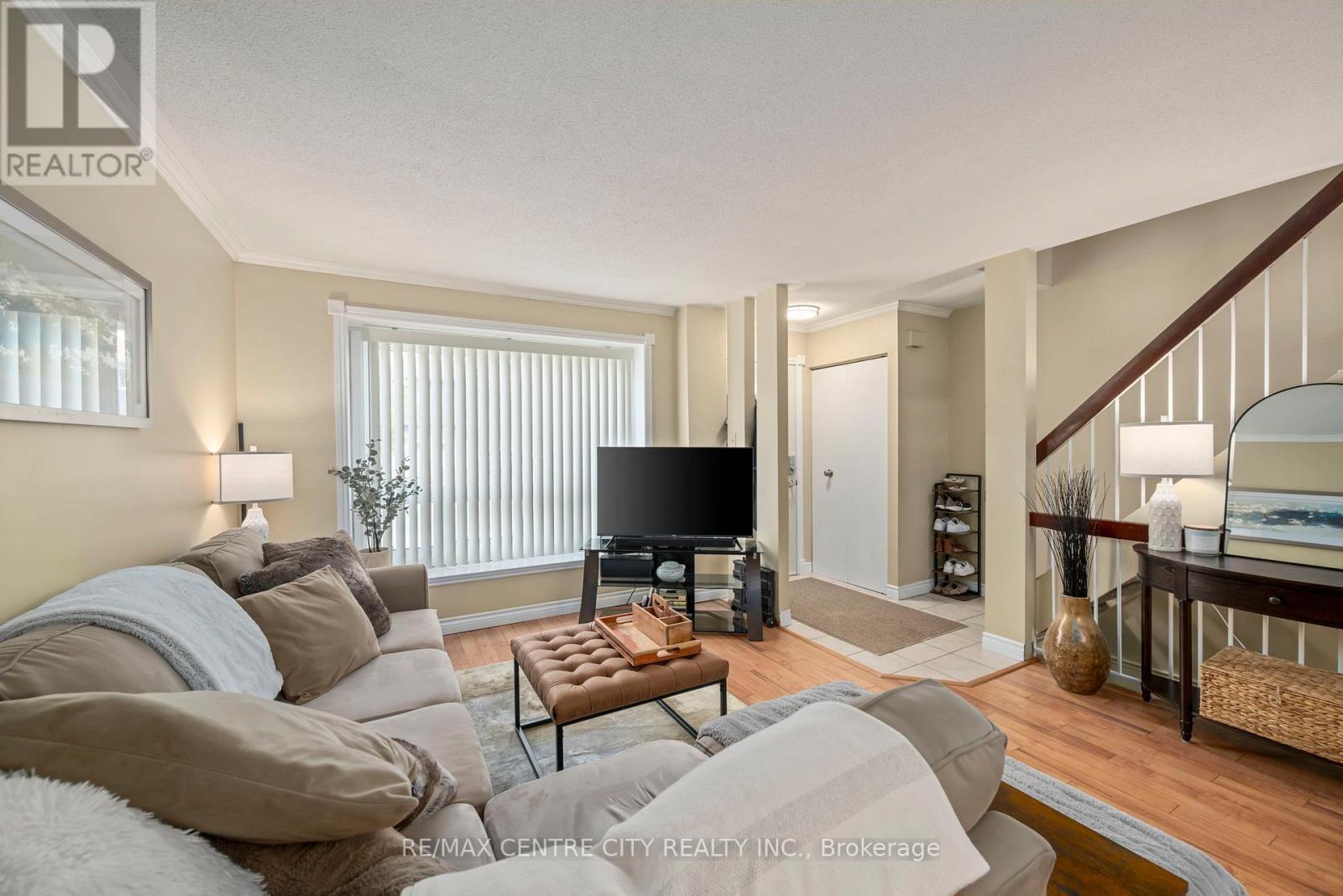 #9 475 SANDRINGHAM CRESCENT - 6