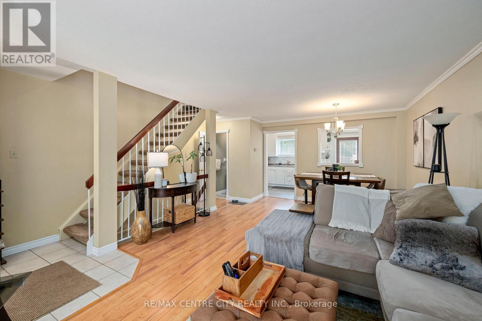 #9 475 SANDRINGHAM CRESCENT - 7