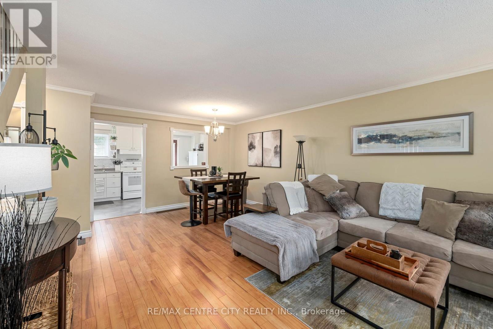 #9 475 SANDRINGHAM CRESCENT - 8