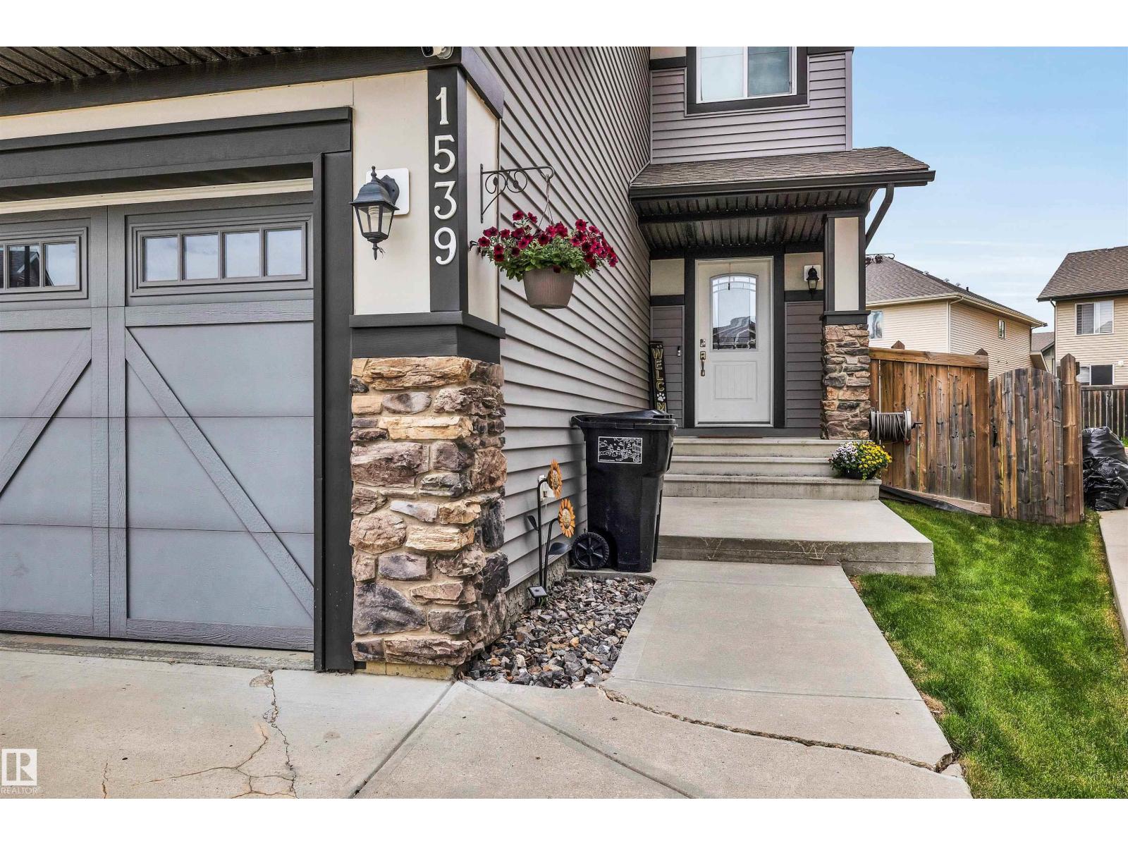 1539 CHAPMAN WY SW - 2