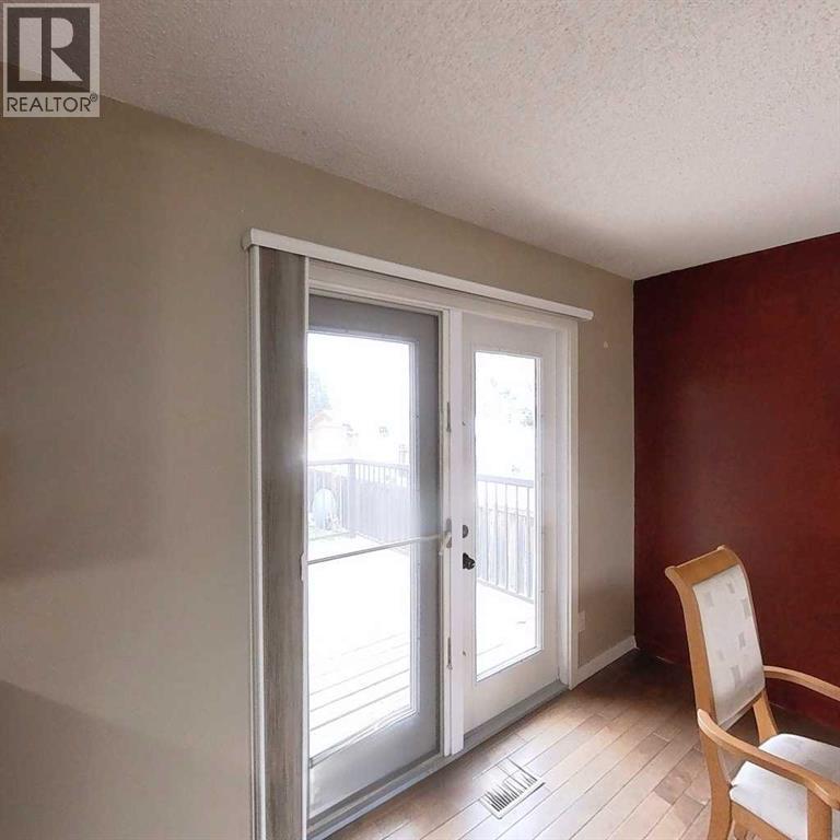 5411 51 Avenue - 10