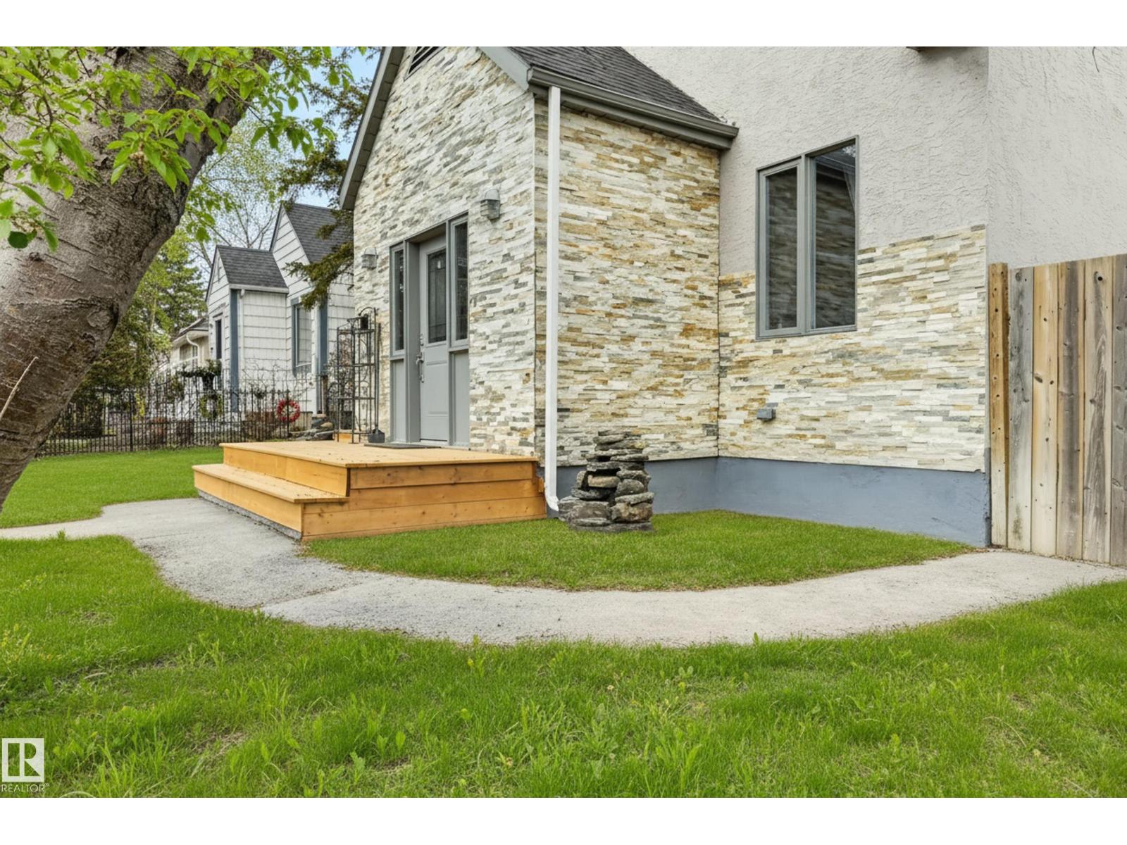 6807 112A ST NW - 4