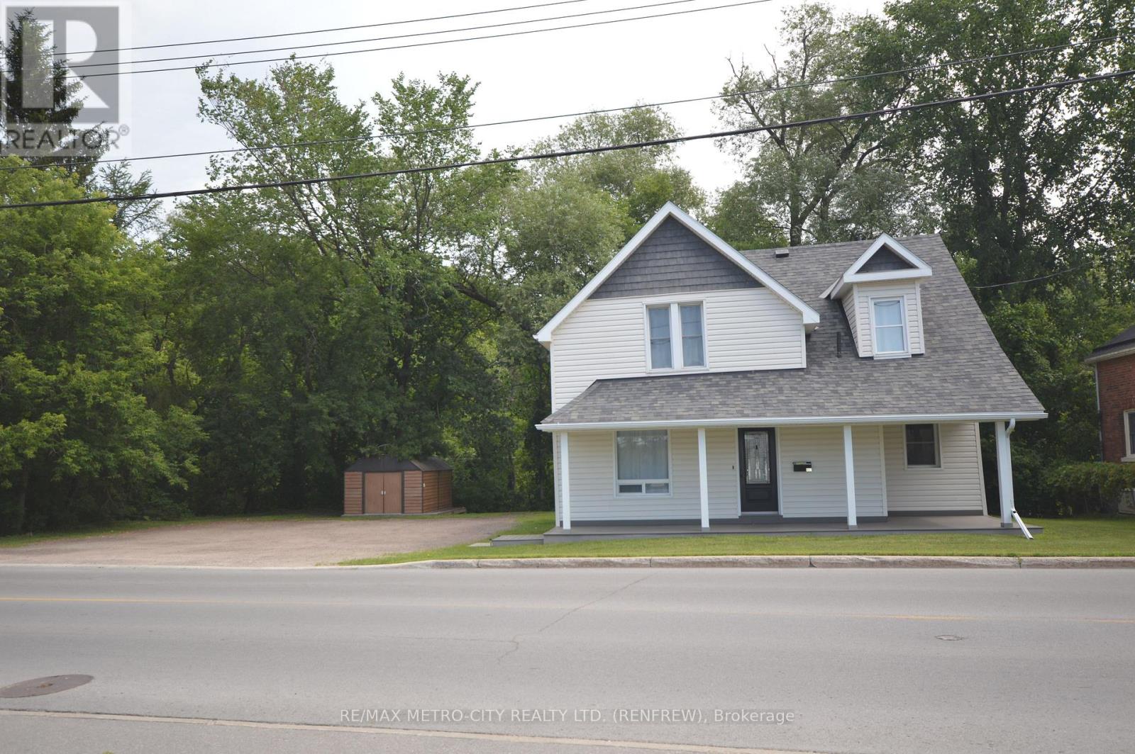 447 RAGLAN STREET S - 1