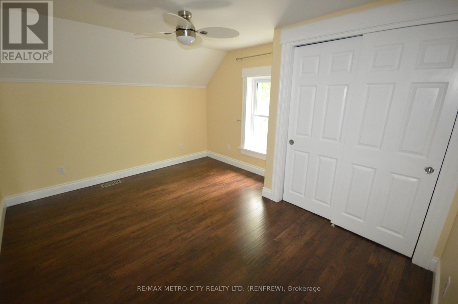 3 Bed, 2 Bath House for Sale in Renfrew – 447 RAGLAN STREET S, Renfrew – MLS# X13567878 - Image 11