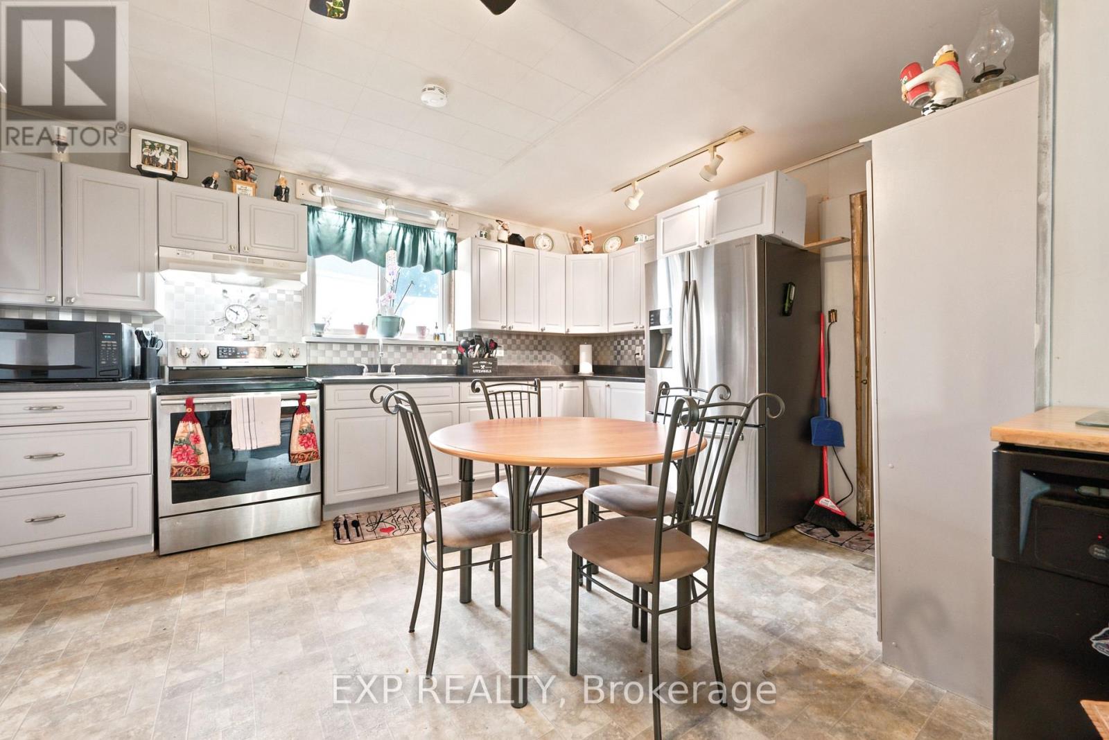 111 MACDONALD STREET - 16