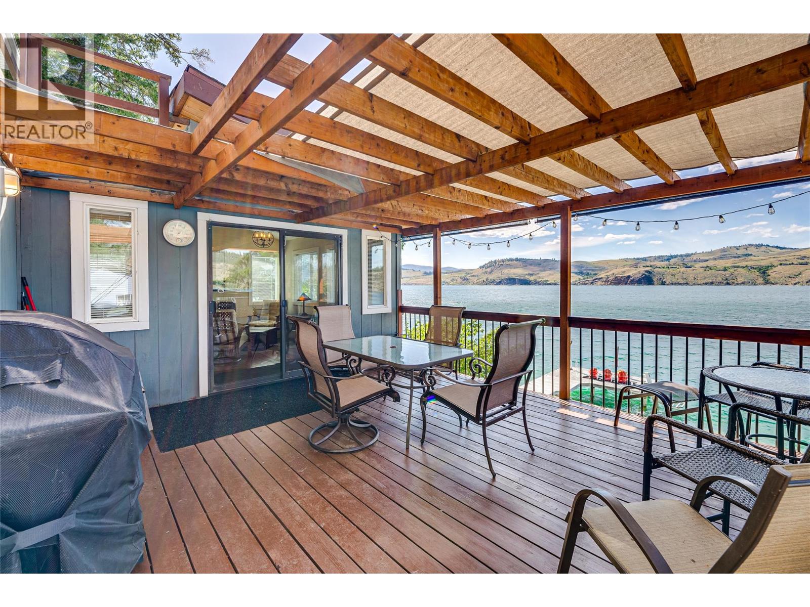 5853 Cosens Bay Road - 13