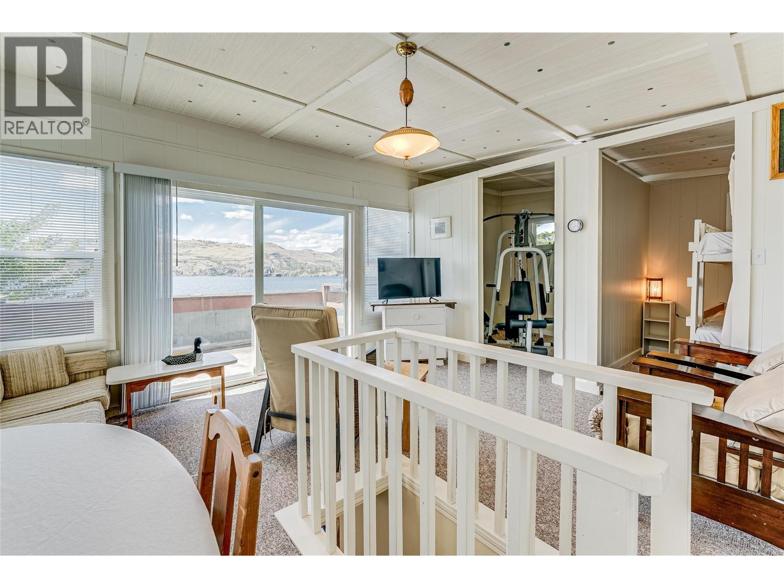 5853 Cosens Bay Road - 21