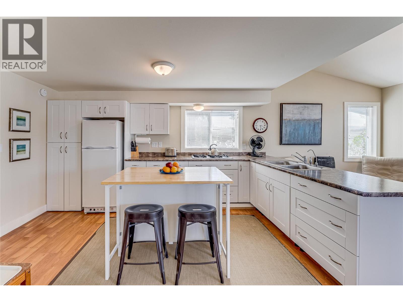 5853 Cosens Bay Road - 9