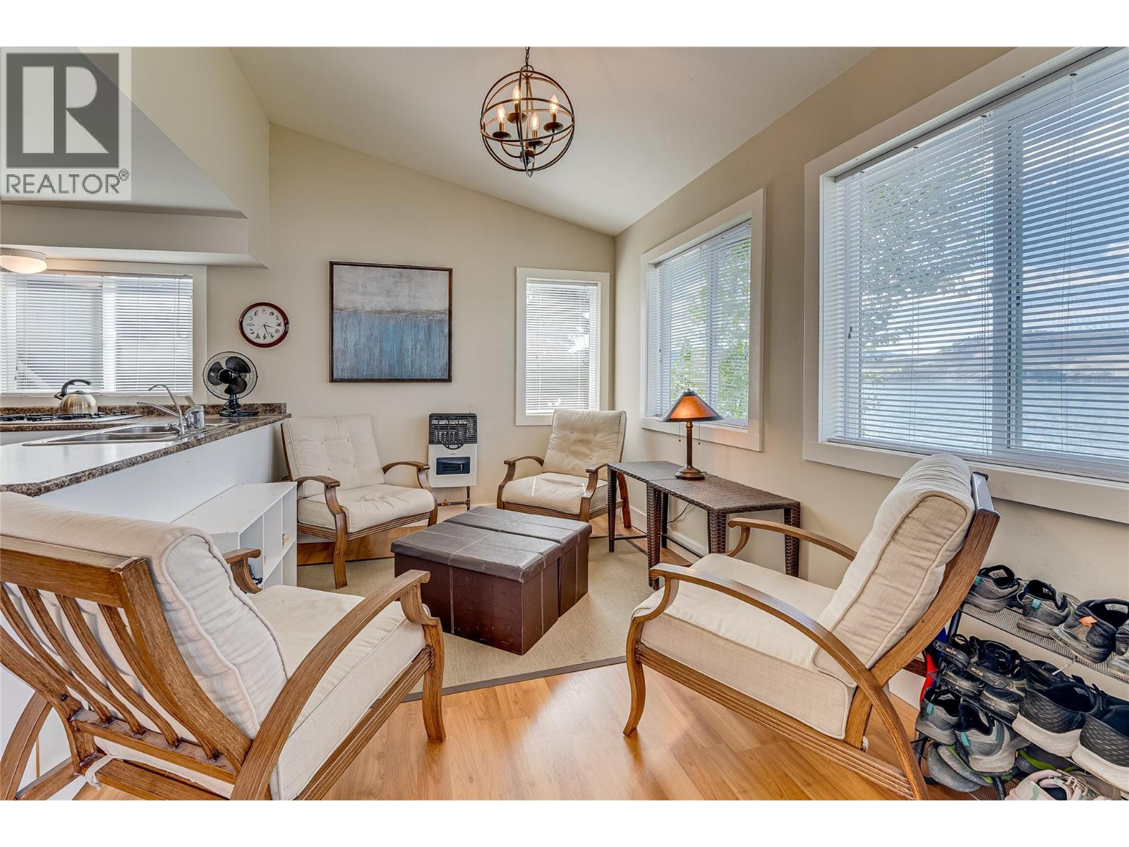 5853 Cosens Bay Road - 10