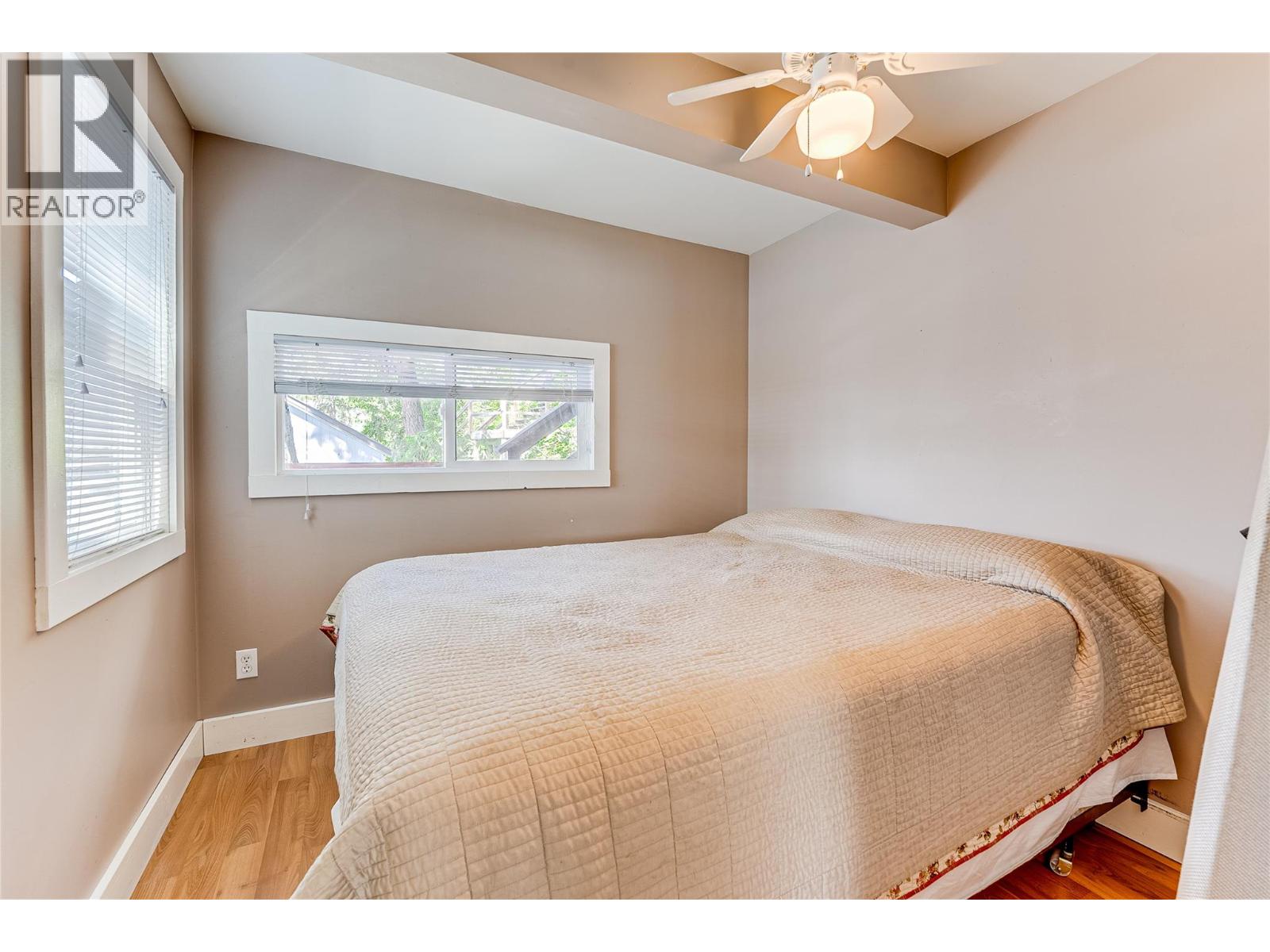 5853 Cosens Bay Road - 16