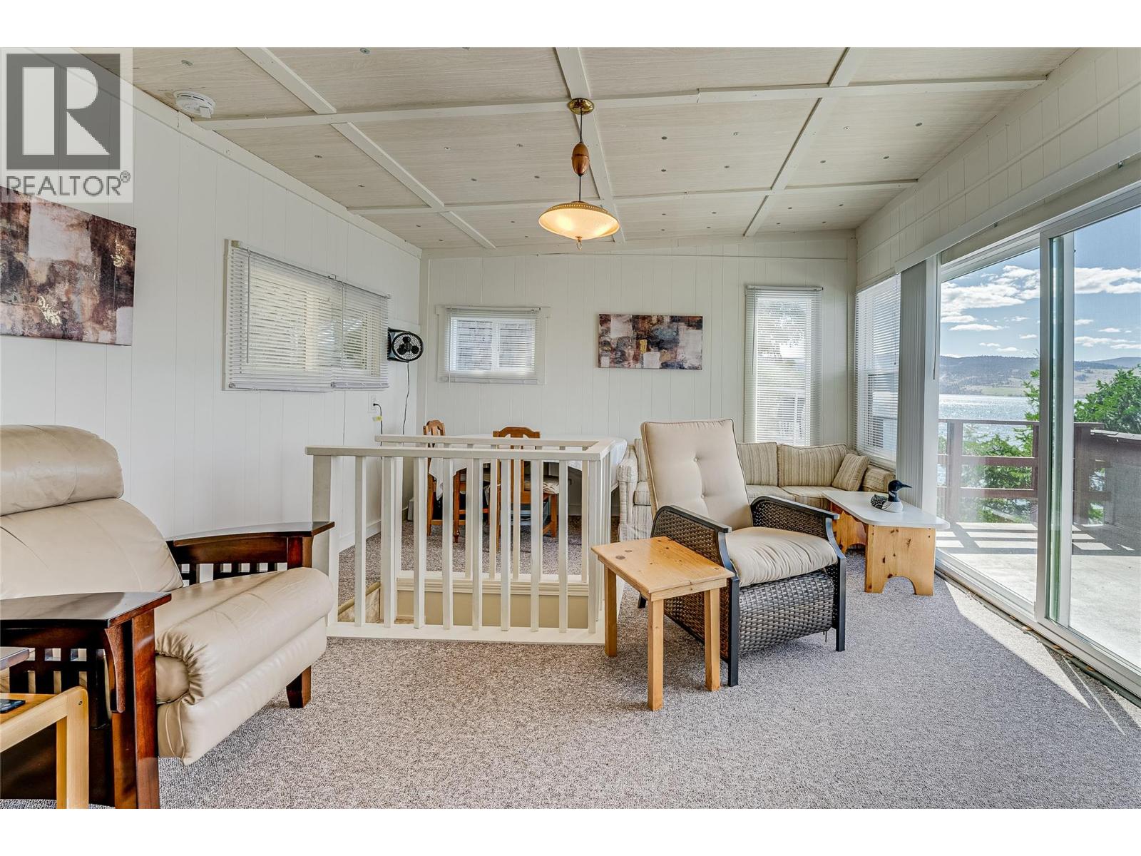 5853 Cosens Bay Road - 20