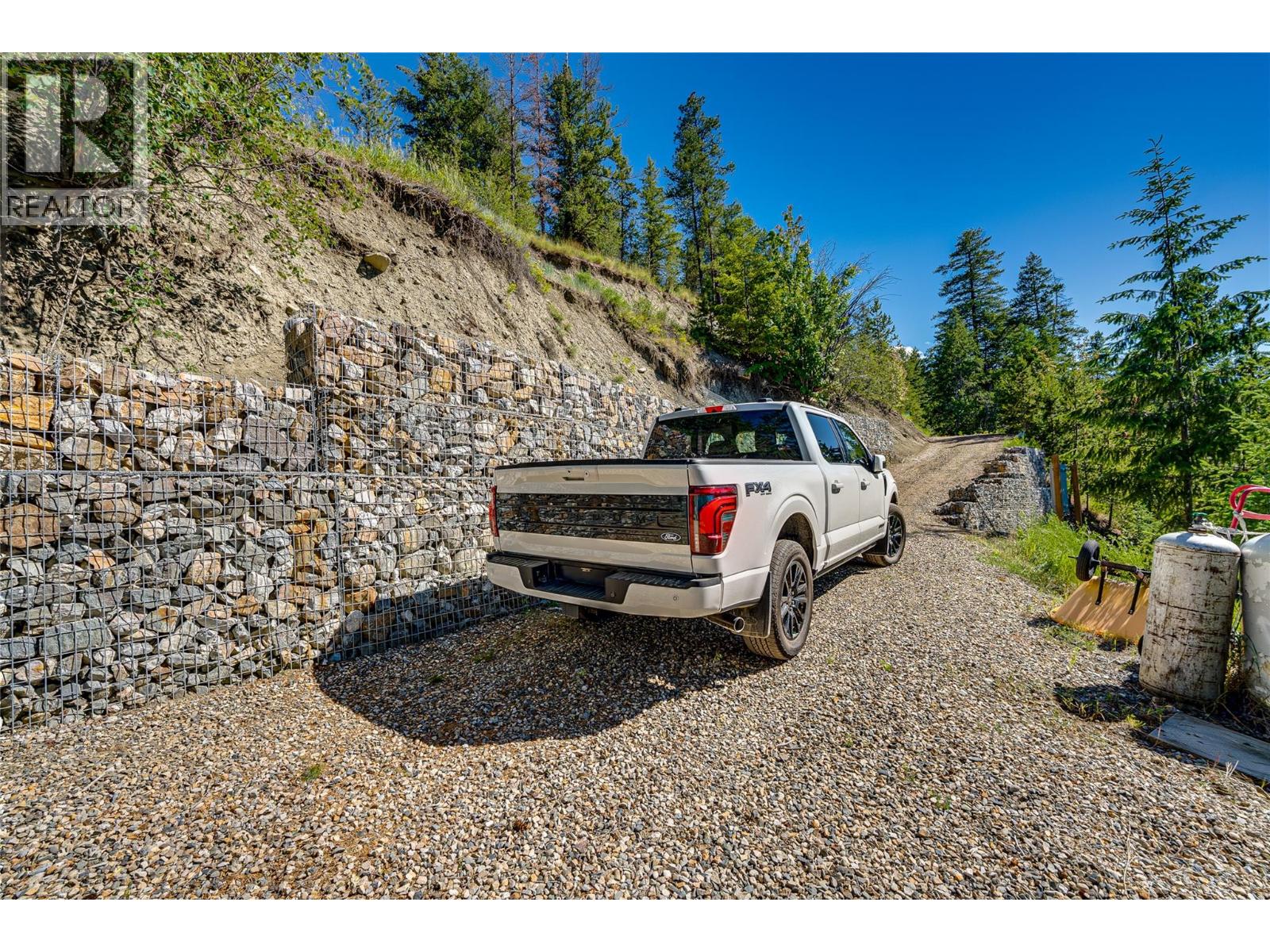 5853 Cosens Bay Road - 53
