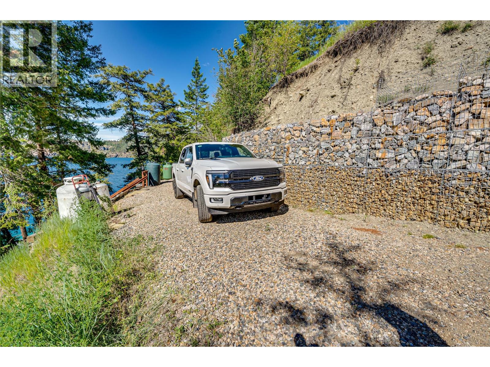 5853 Cosens Bay Road - 52