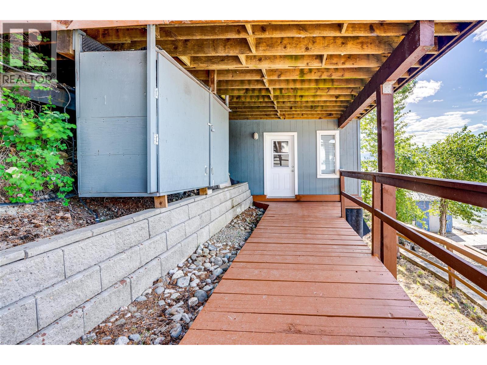 5853 Cosens Bay Road - 36