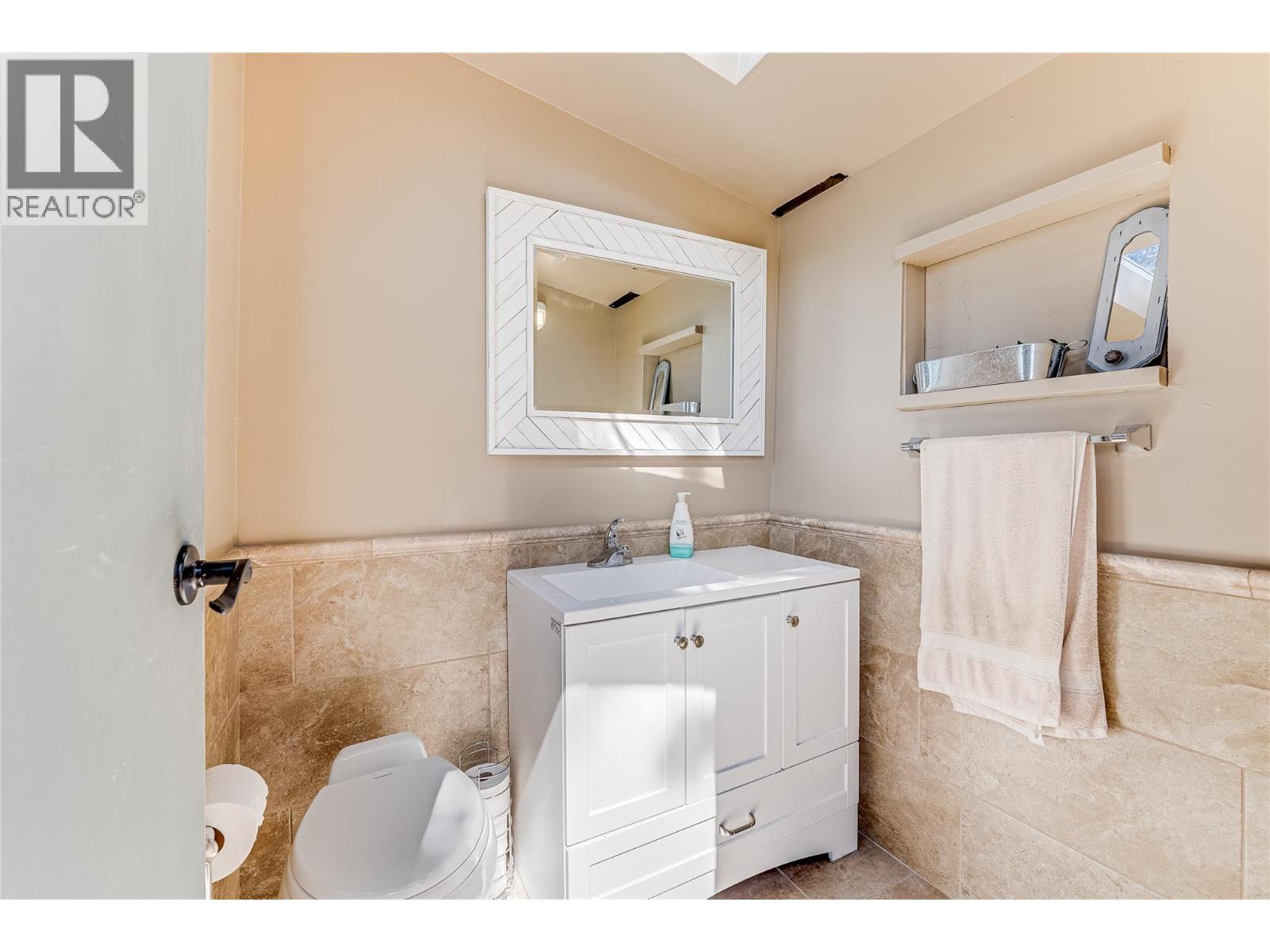 5853 Cosens Bay Road - 46