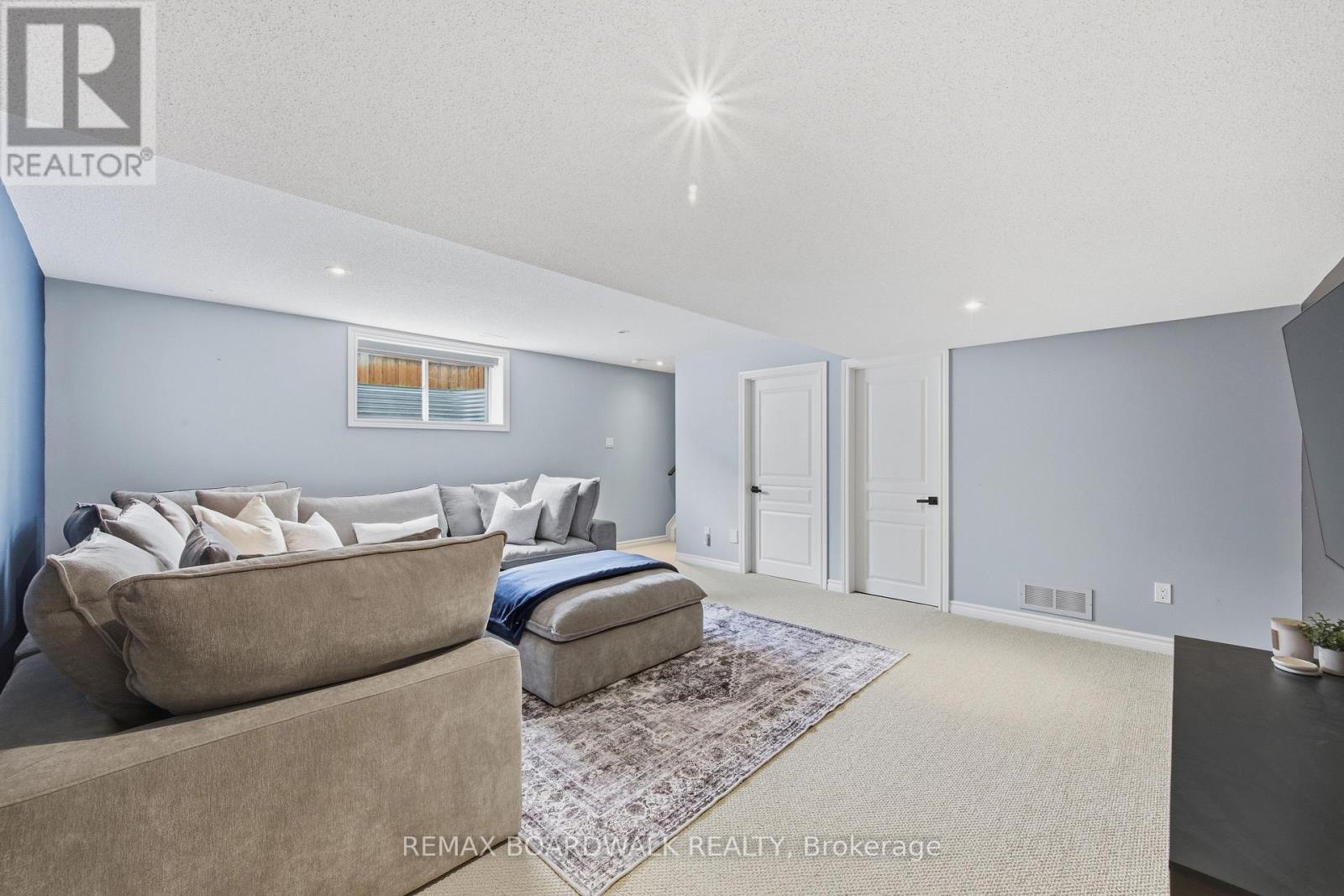 375 COOKS MILL CRESCENT - 36