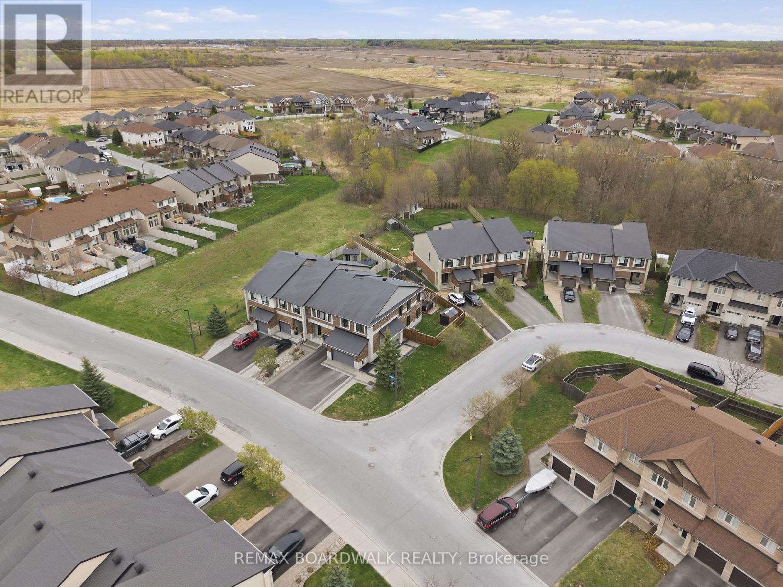 375 COOKS MILL CRESCENT - 44
