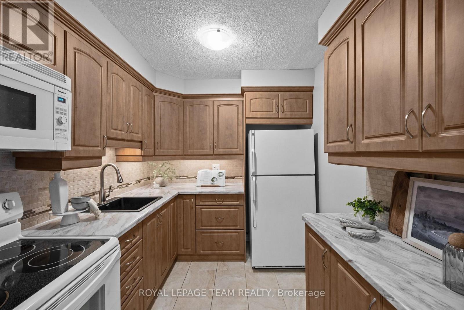 2 Bed, 1 Bath Apartment for Sale in Ottawa – 912 – 515 ST LAURENT BOULEVARD, Ottawa – MLS# X13567944 - Image 12