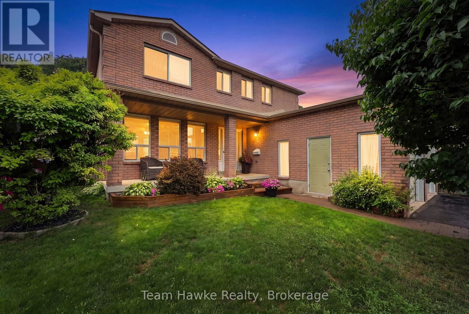 1085 DINA CRESCENT - 1
