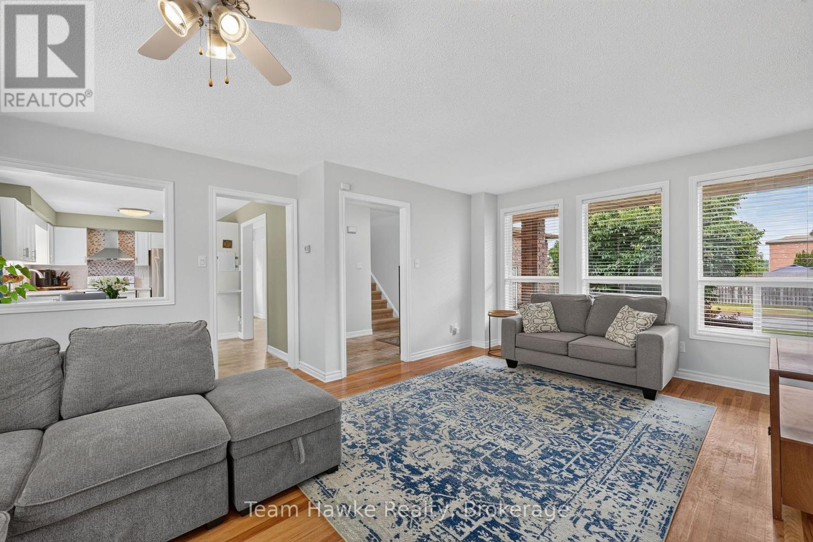 1085 DINA CRESCENT - 10