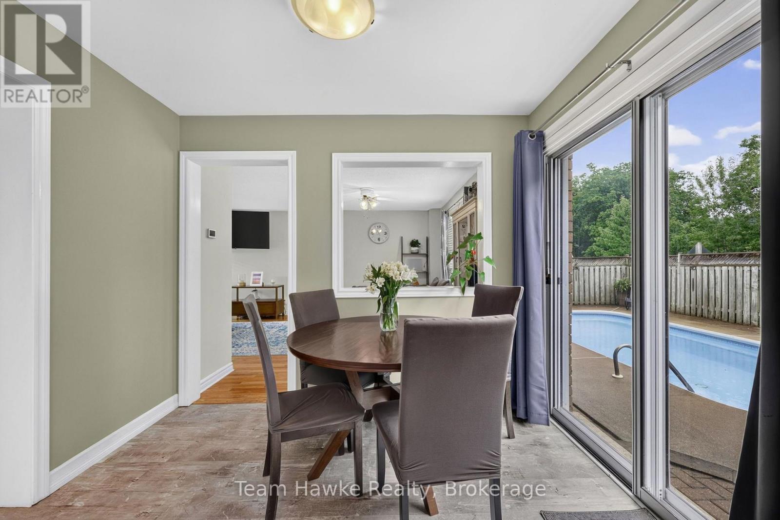 1085 DINA CRESCENT - 12