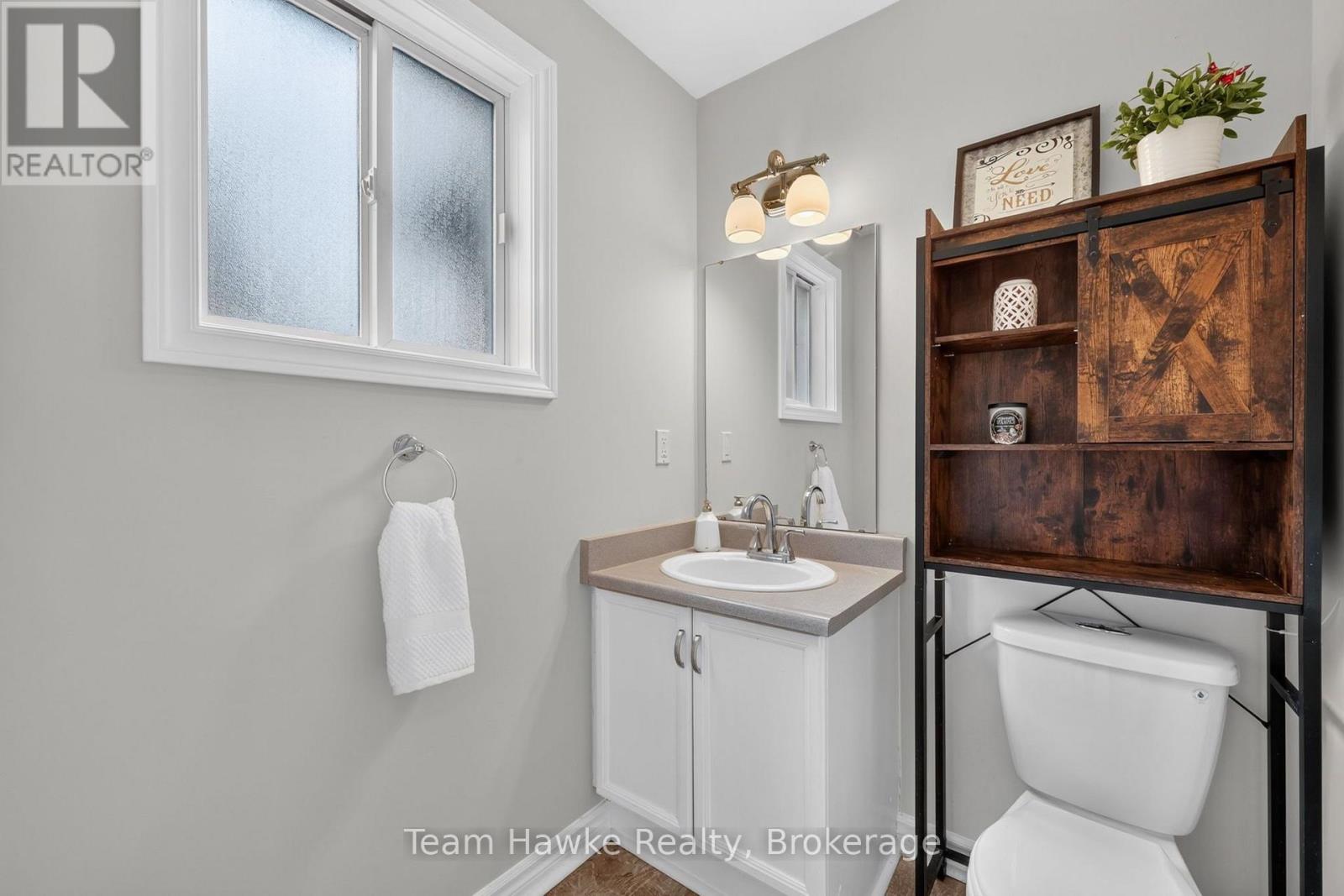 1085 DINA CRESCENT - 16