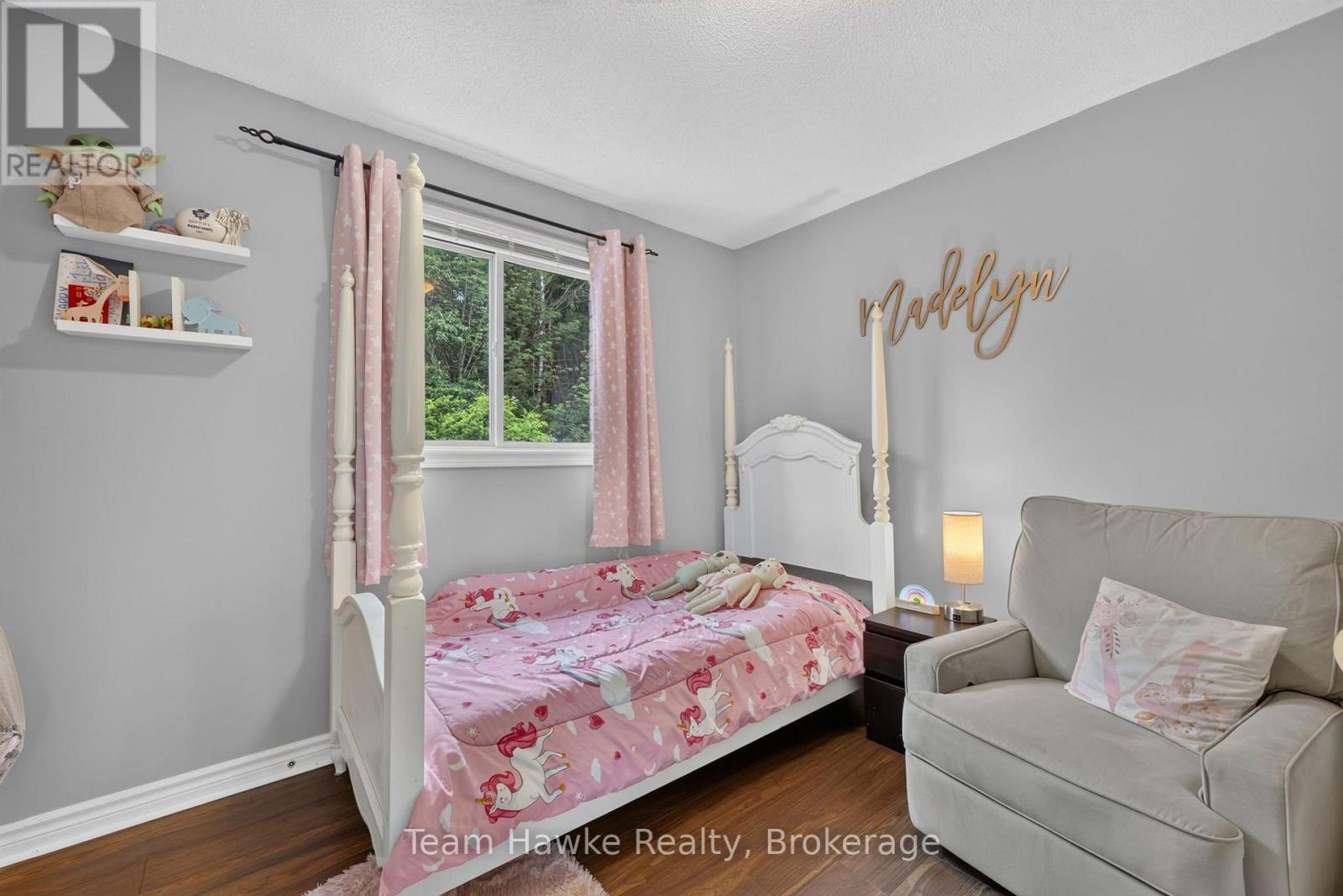 1085 DINA CRESCENT - 19