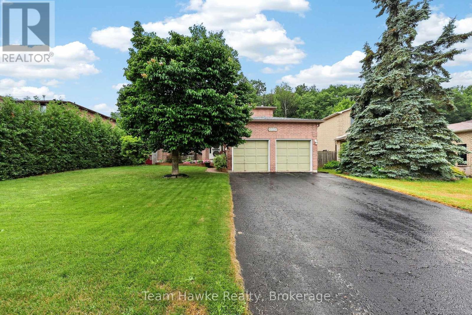 1085 DINA CRESCENT - 2