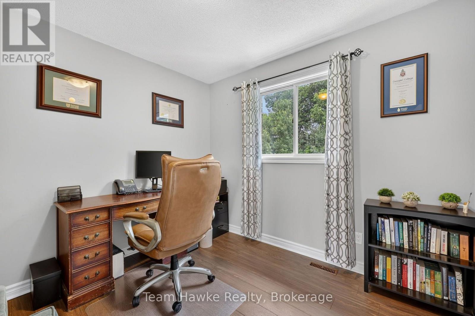 1085 DINA CRESCENT - 20