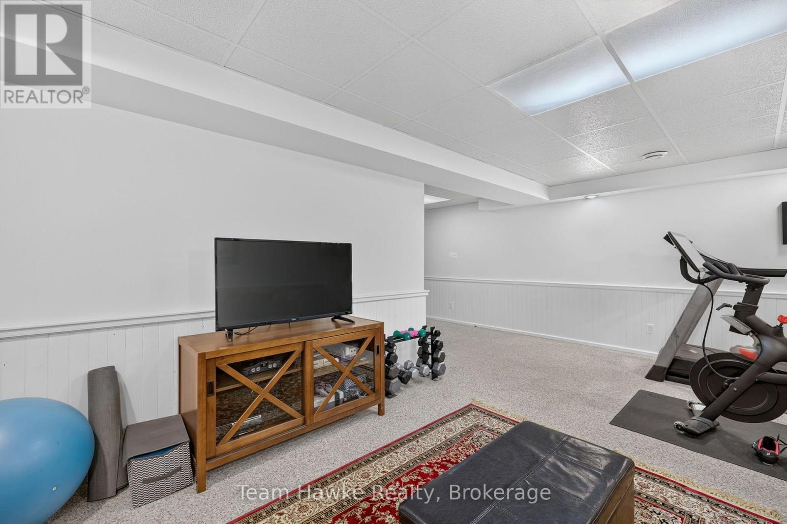 1085 DINA CRESCENT - 22