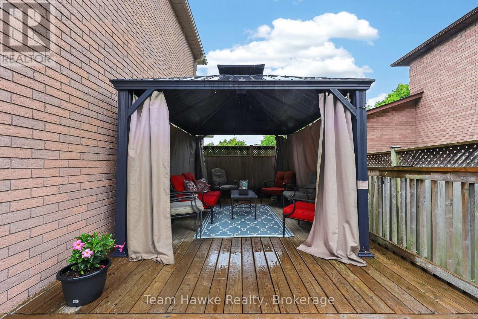 1085 DINA CRESCENT - 31