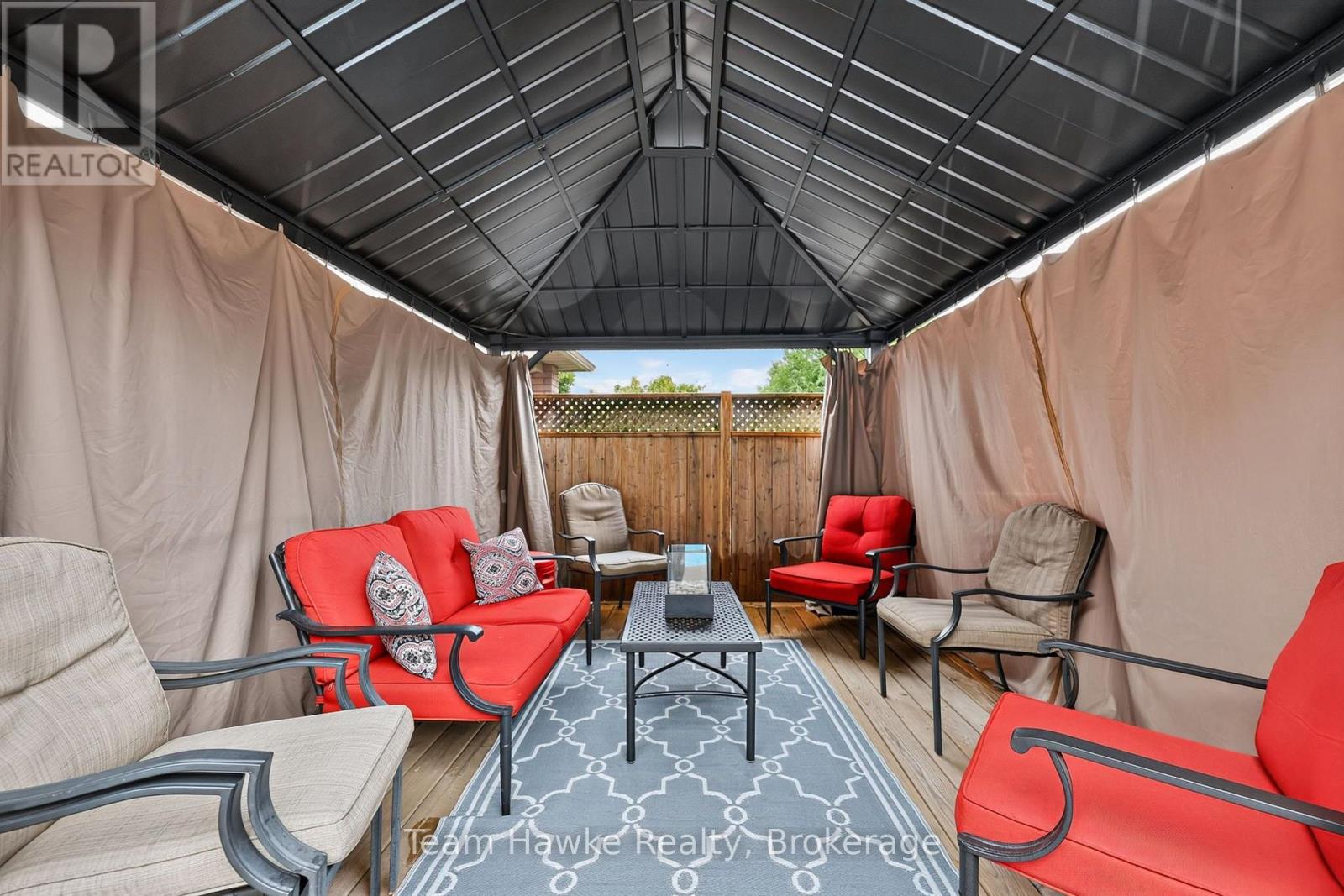 1085 DINA CRESCENT - 32